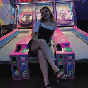 Meet your Posher, Phoebe